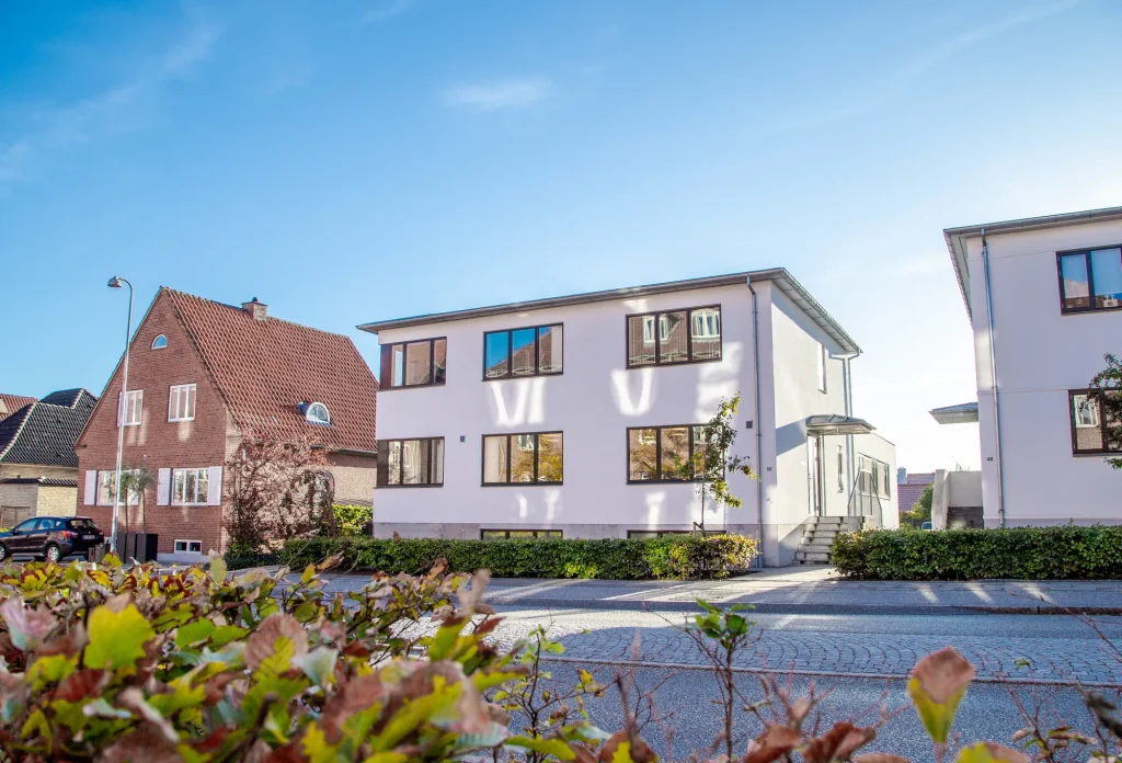 Facaden på Tandlægerne Østergaard, Pade & Hovmøller i Herning – brandingfoto