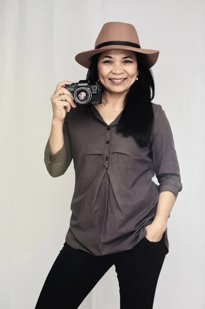 Fotograf Wila fra Wilaimage med hat og kamera